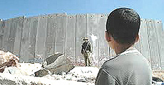 Il muro che separa israeliani e palestinesi per 700 chilometri