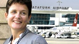 Jacky Sutton, trovata impiccata all'aeroporto di Istanbul Jacky Sutton, trovata impiccata all'aeroporto di Istanbul