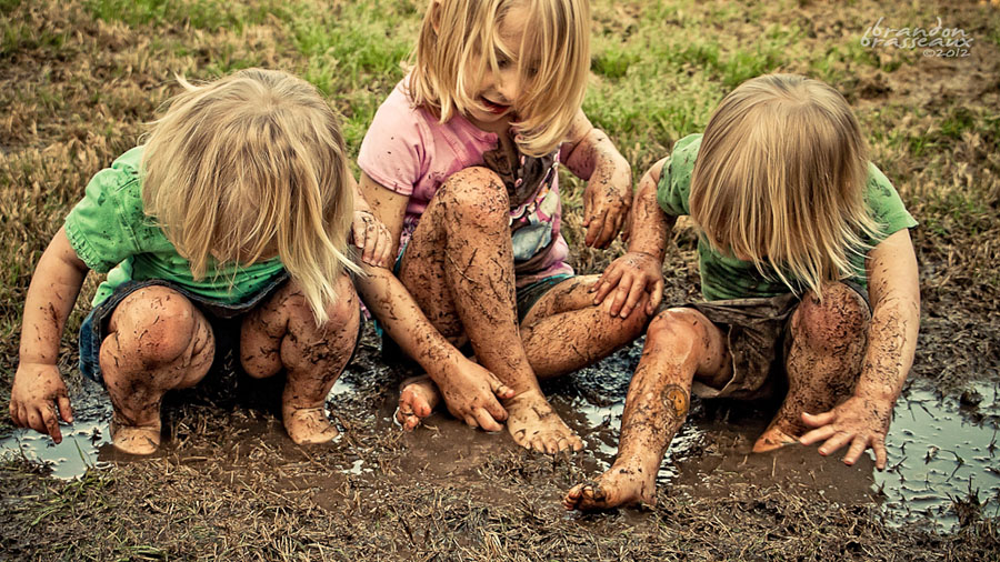 I bambini intelligenti si sporcano col fango,si arrampicano sugli alberi, non giocano con il tablet...