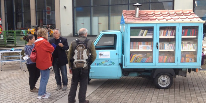 Bibliomotocarro, maestro in pensione crea una biblioteca itinerante per ragazzi