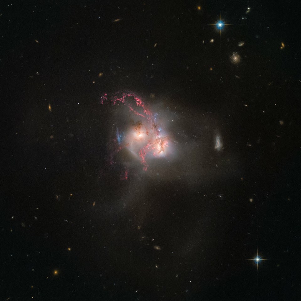 le foto più spettacolari del telescopio spaziale Hubble collisione galattica