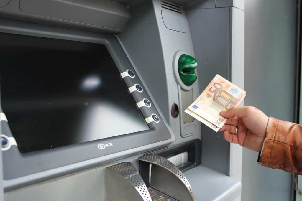 Limiti di prelievo al bancomat come evitare i controlli del fisco nel 2024
